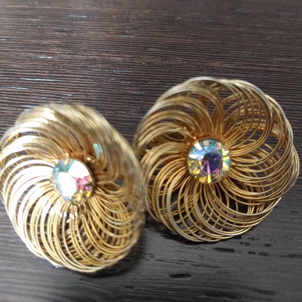 VTG SAC size adjustble gold/AB crystal earrings - Picture 3 of 7